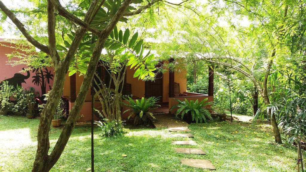 Hotel Walawa Blue Sapphire Udawalawe Exterior foto